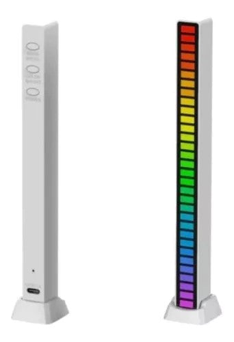 Barra de LED rítmica branca exibindo painel de luzes coloridas na frente e botões de controle no verso