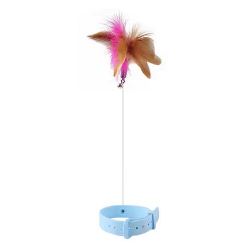 Coleira azul com brinquedo em penas coloridas, ideal para entreter gatos de forma segura e divertida - Azul