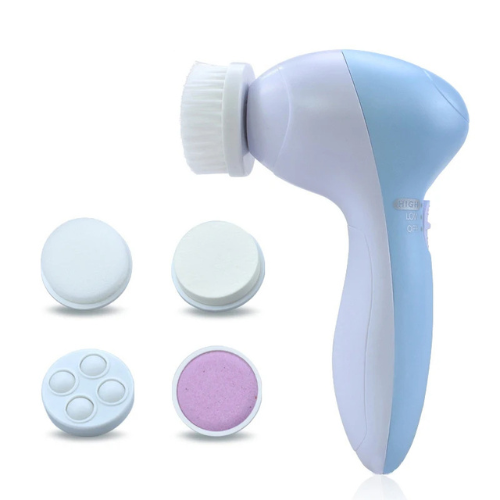 Escova facial azul com cinco cabeçotes esfoliantes para cuidados com a pele