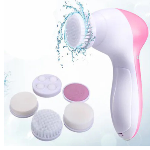 Escova facial rosa com efeito de água em ação e cinco cabeçotes de limpeza