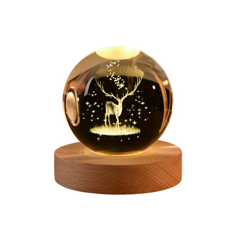 Luminária Decorativa com veado estilizado com estrelas em volta dentro de uma bola sobre base de madeira - Modelo N