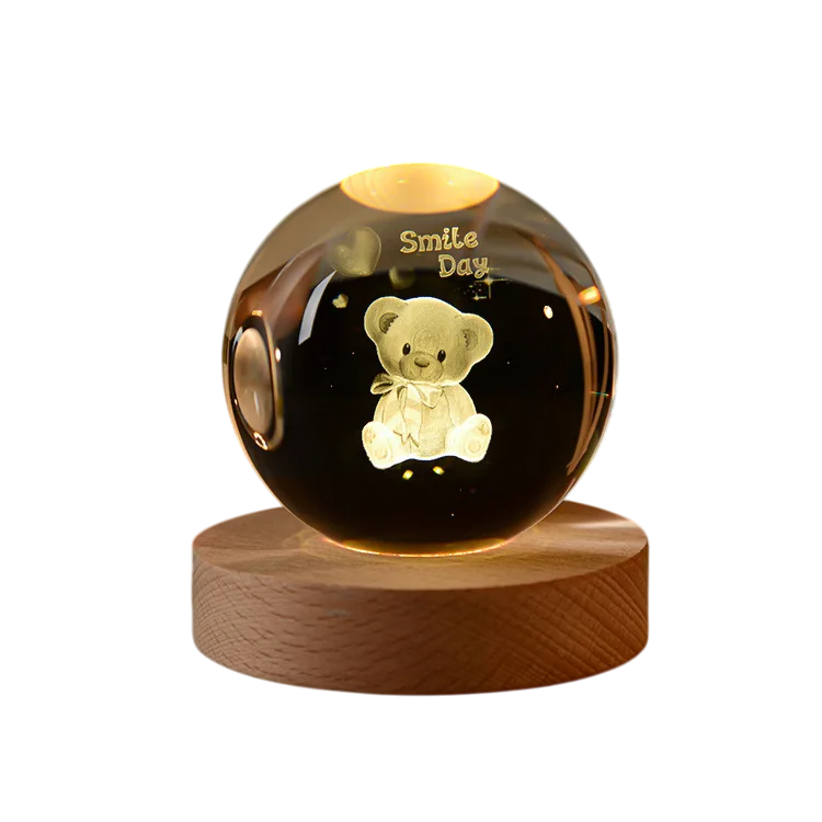 Luminária Decorativa com urso com gravata borboleta e a frase “Smile Day” gravados dentro de uma bola  com luz quente - Modelo O