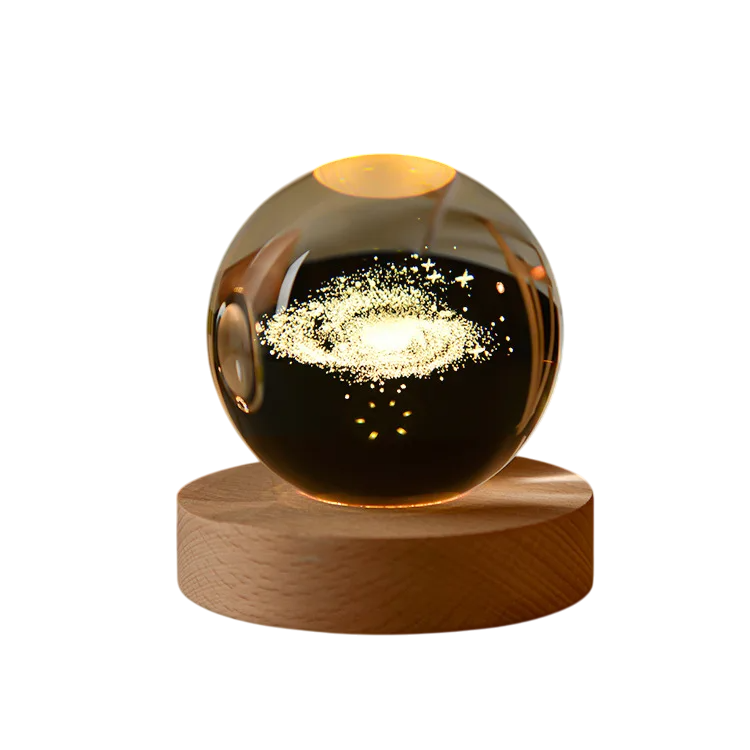 Luminária Decorativa com galáxia em espiral representada com brilho no interior de uma bola iluminada - Modelo Q
