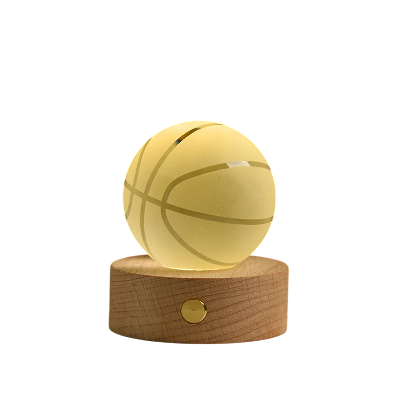 Luminária Decorativa com bola de basquete dourada esculpida dentro  de uma bola sobre base redonda - Modelo R